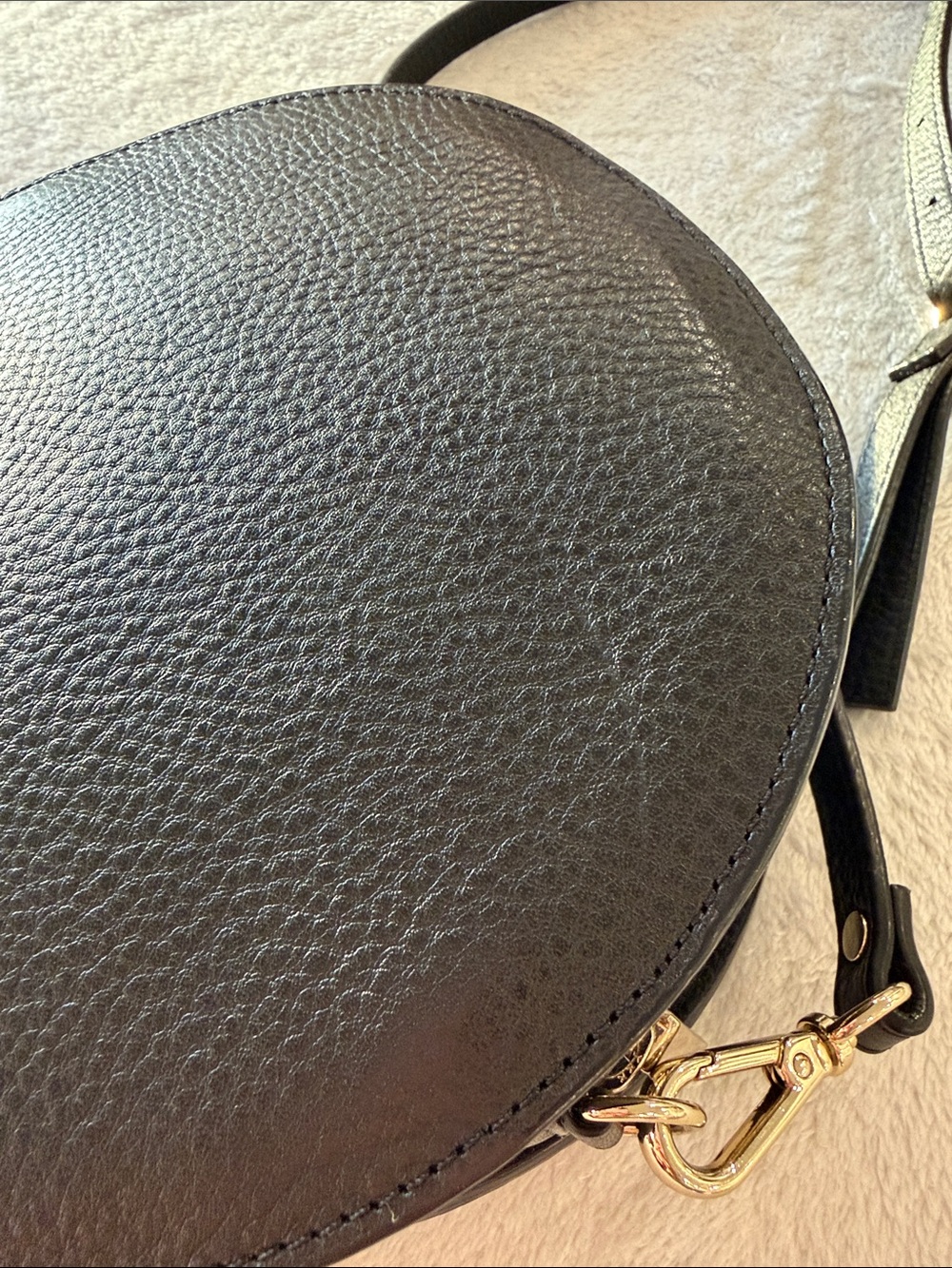 OAD New York Black Pebbled Round Crossbody Bag - Picture 9 of 14